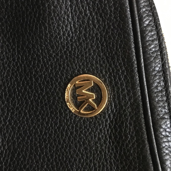 Michael Kors crossbody bag. - Picture 2 of 7